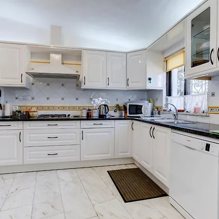 Villa Casa Ryder - Short Walk From Da Marinha