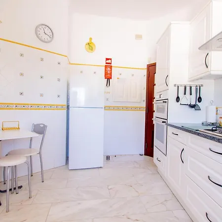 Casa Ryder - Short Walk From Da Marinha Villa