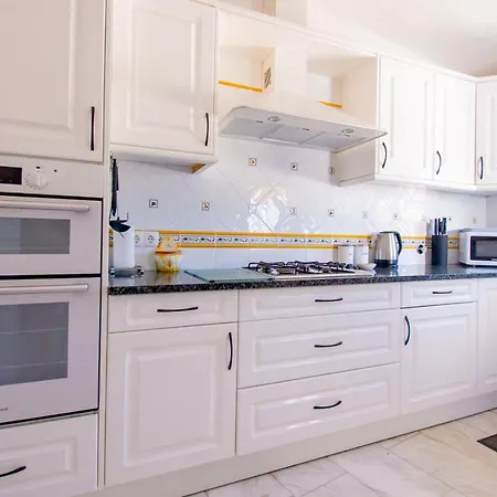 Villa Casa Ryder - Short Walk From Da Marinha