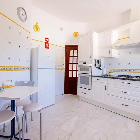 Casa Ryder - Short Walk From Da Marinha Lagoa (Algarve)