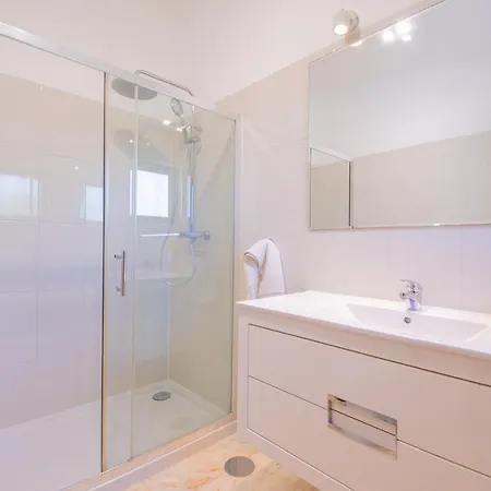 Villa Casa Ryder - Short Walk From Da Marinha