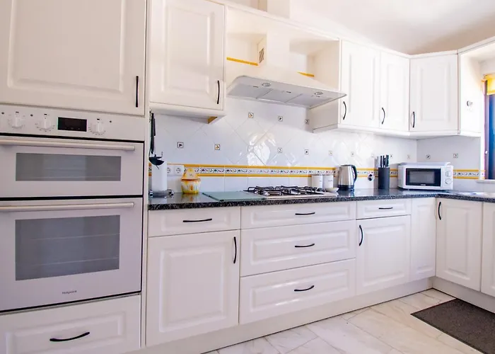 Villa Casa Ryder - Short Walk From Da Marinha