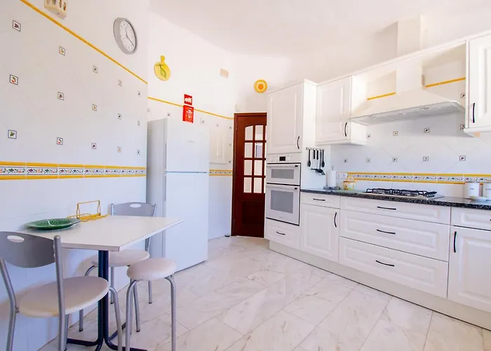 Casa Ryder - Short Walk From Da Marinha Lagoa (Algarve)