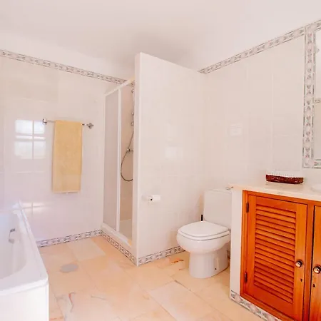 Villa Casa Ryder - Short Walk From Da Marinha Lagoa (Algarve)